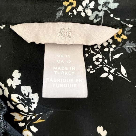 Delicate Floral Pattern Button-up Top - Picture 9 of 12